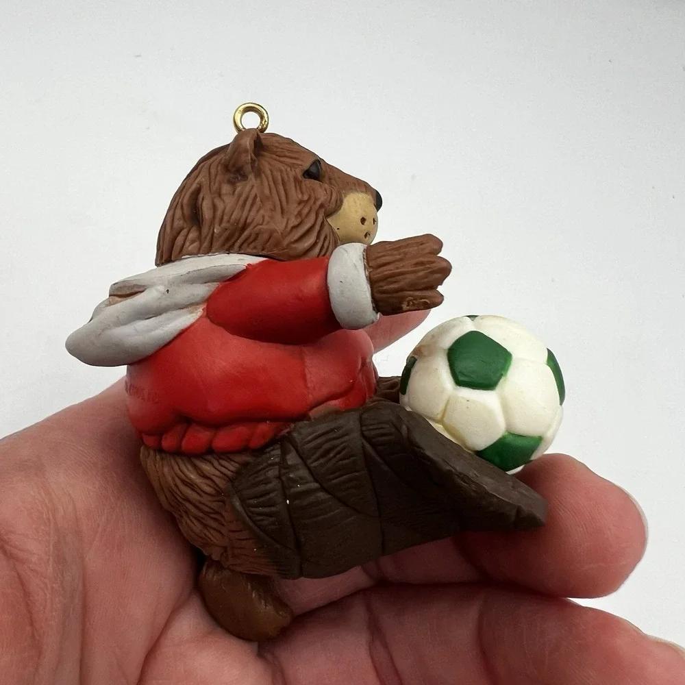 Vintage 1985 Hallmark Keepsake Christmas Ornament Soccer Beaver‎